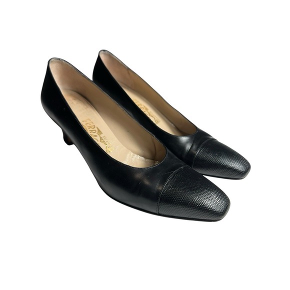 Salvatore‎ Ferragamo Gancini Logo Black Leather Pumps Women's Sz 8.5 AAA #S64-6 - Picture 1 of 15